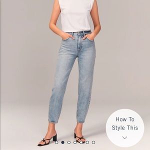 A&F HIGH RISE 80s MOM JEANS